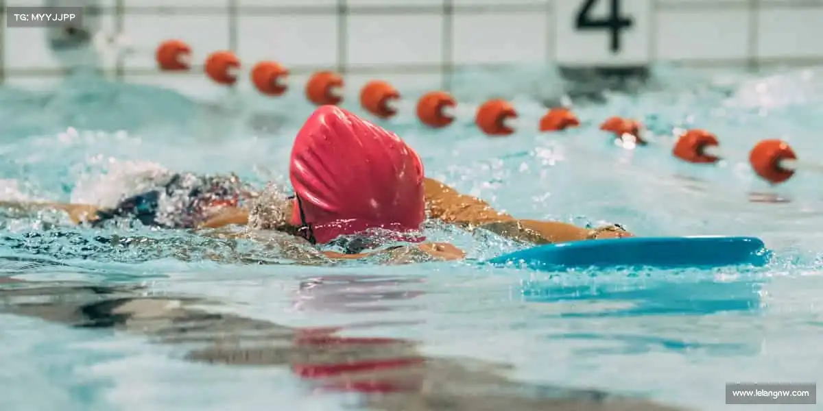 milan米兰握紧球拍，让每一次扣杀都充满力量！🎾💥